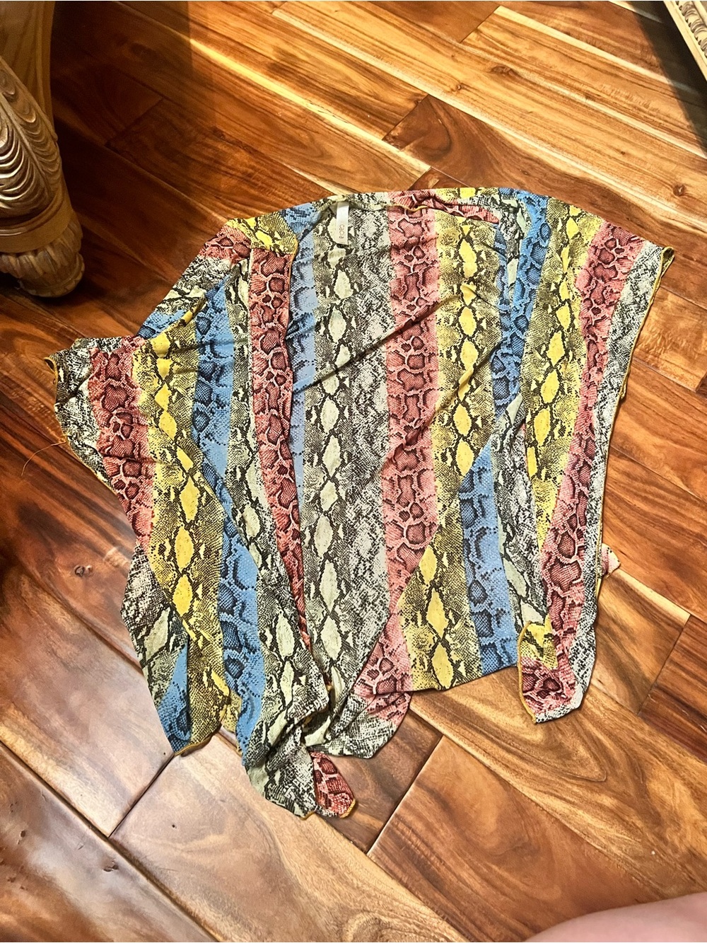 Women’s cacia brand colorful snakeskin pattern kimono duster cardigan.